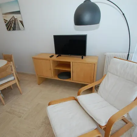 Joli 3p Renove En Bord De Mer Avec Terrasses, Piscine Et Garage A - Fr-1-196-184 公寓 芒通